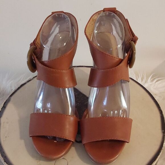 - Bandolino Leather Strap Open Toe High Heels - Picture 3 of 11